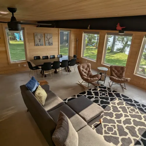 Quarto confortável em casa de férias com vista para o lago em Eagle River.